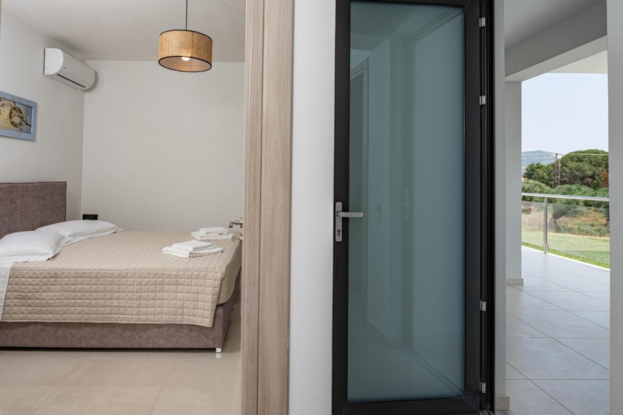 Villa Zenith White Elegant 2